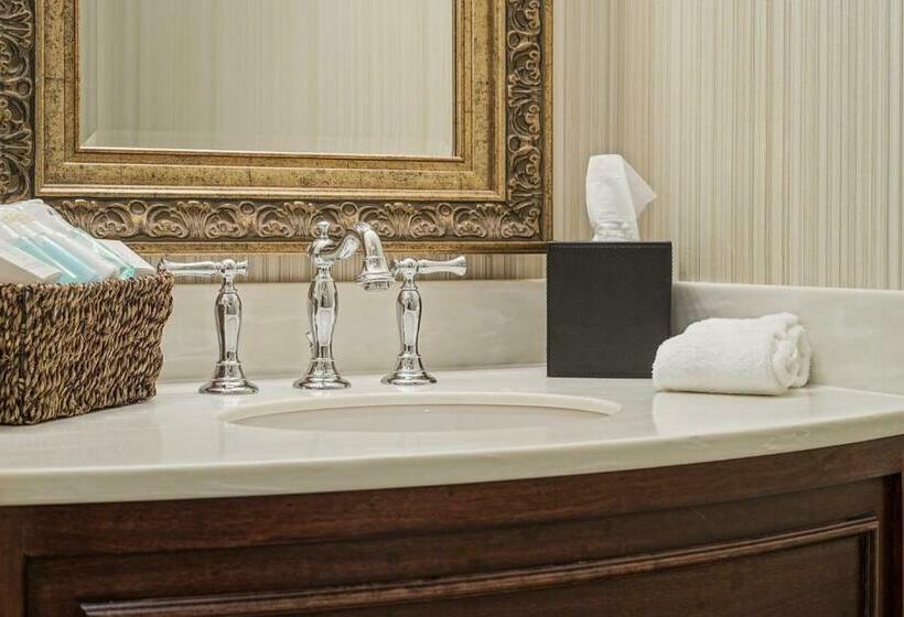 جناح سرير كينج, The Mount Vernon Grand