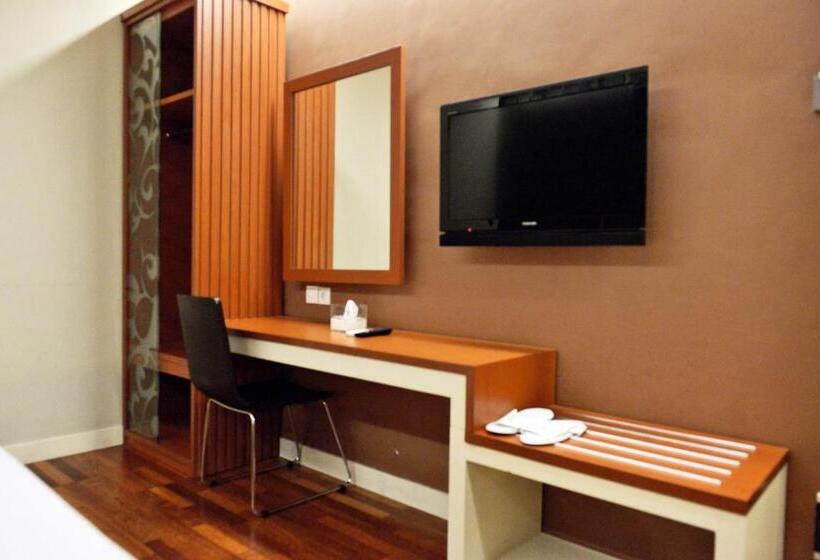 Quarto Deluxe, Trio Indah 2