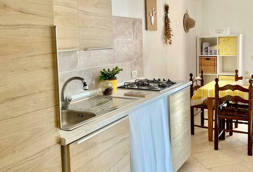 带花园景观及2个卧室的公寓, La Dimora Di Ulisse