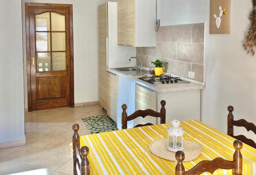 带花园景观及2个卧室的公寓, La Dimora Di Ulisse