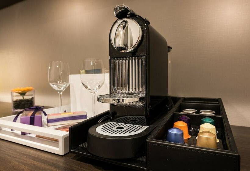 标准间带双人床, The Bernic Hotel New York City, Tapestry Collection By Hilton