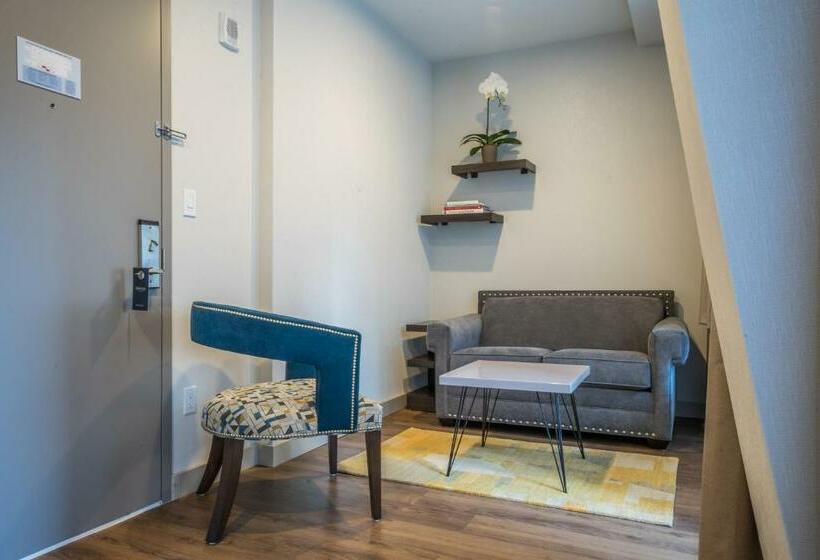 带大床的套房, The Bernic Hotel New York City, Tapestry Collection By Hilton