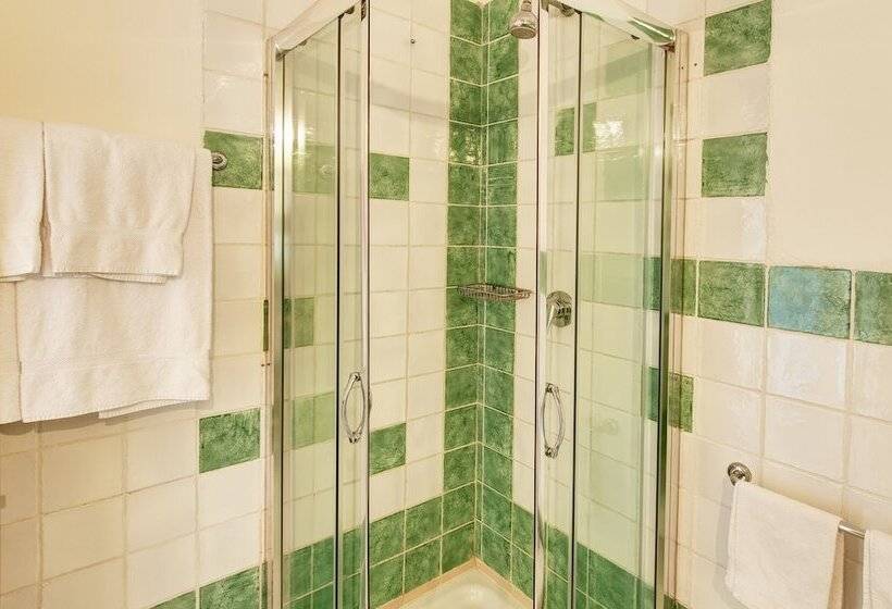 חדר סטנדרט לשלושה, Pedra Santa