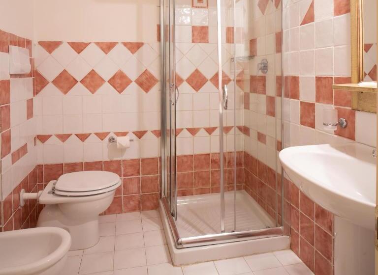 חדר סטנדרט לשלושה, Pedra Santa