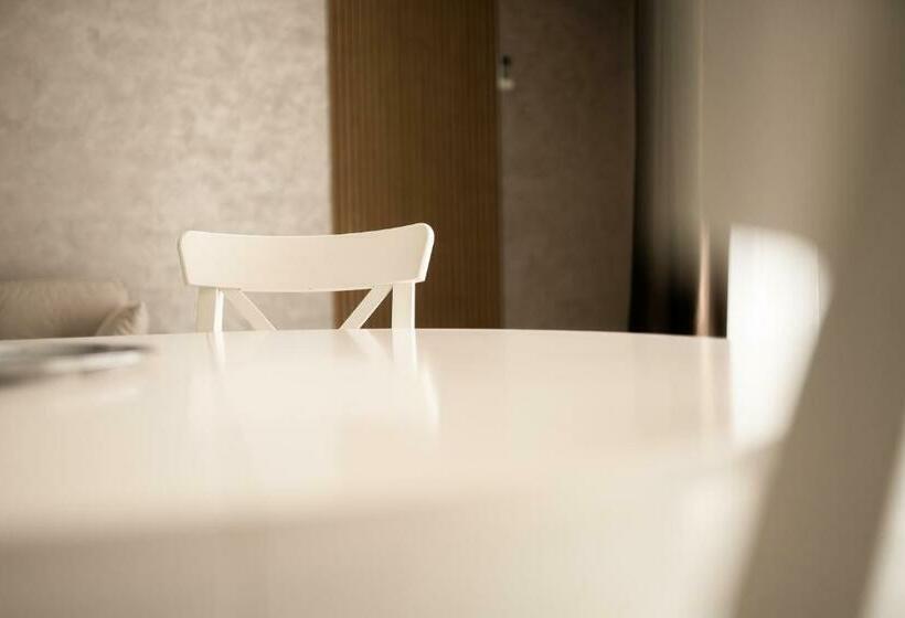 豪华工作室, Tudor By Dedal Apart