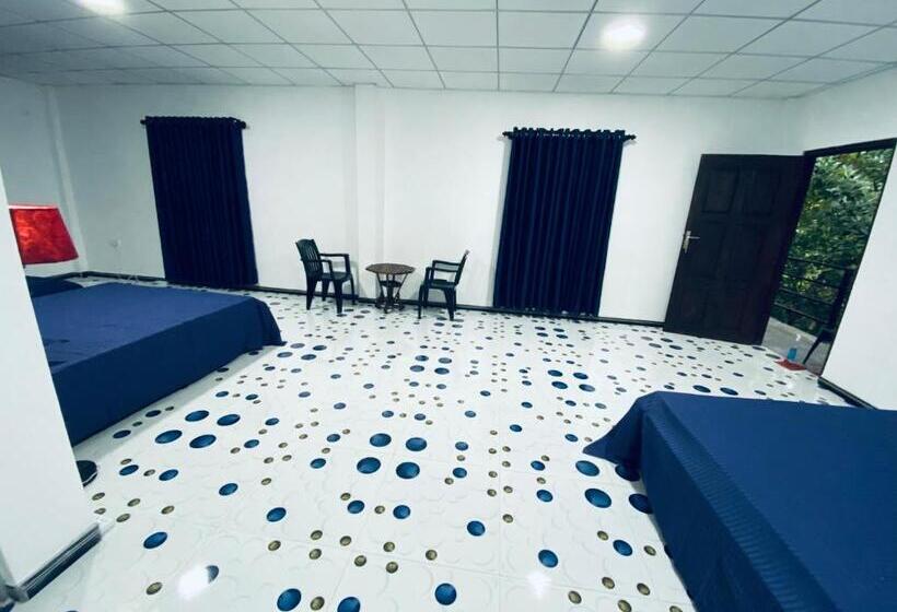 غرفة قياسية مزوَّدة بشُرفة, Green House