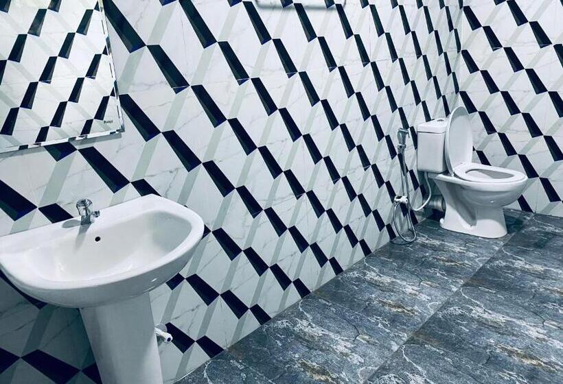 غرفة قياسية مزوَّدة بشُرفة, Green House