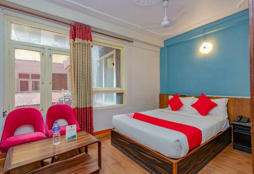 اتاق کلاسیک سه تخته, Oyo 795  Holiday Inn