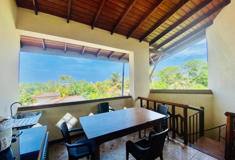 家庭间侧面带海景, Hikka Paradise Guest House