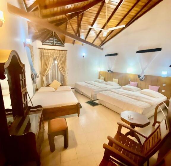 Habitació Familiar Vista Mar Lateral, Hikka Paradise Guest House