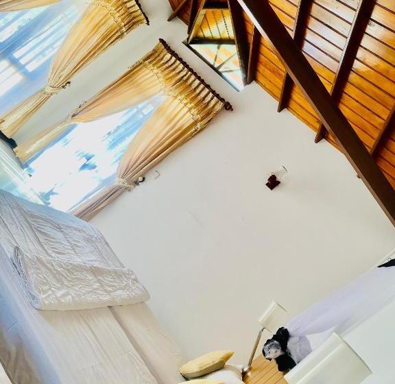 Habitació Familiar Vista Mar Lateral, Hikka Paradise Guest House