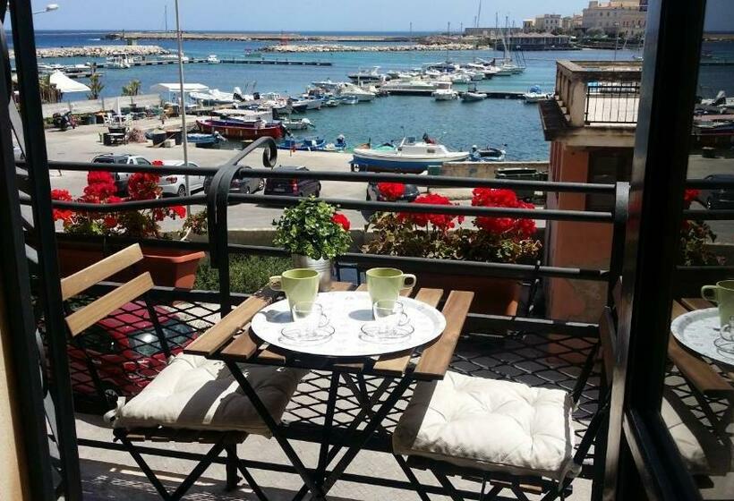 Triple Room Sea View, Aretè Guest House