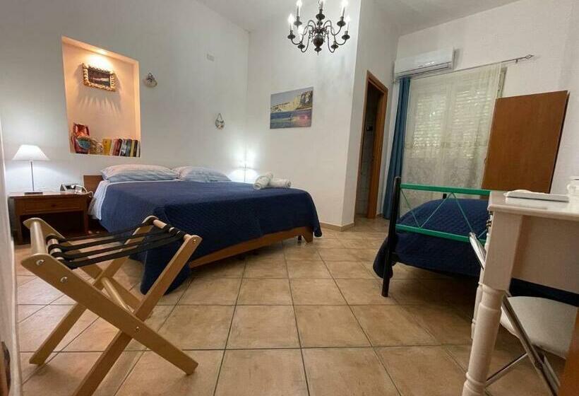 اتاق استاندارد سه نفره, B&b Scala Dei Turchi Beach