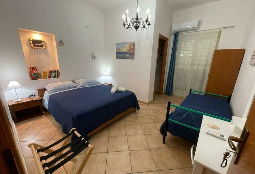 标准三人间, B&b Scala Dei Turchi Beach