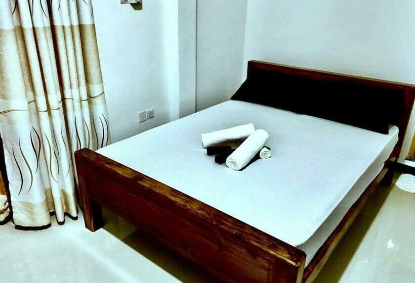 Standard Room, The City Tourist