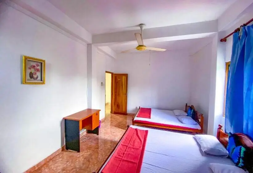 浴室共有スタンダード４人用ルーム, Geesh Residence : Rooms In Jaffna