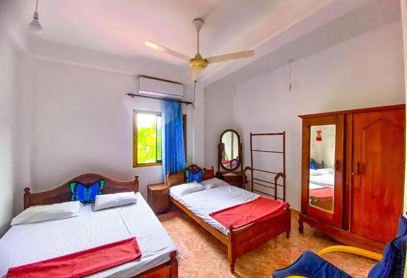 浴室共有スタンダード４人用ルーム, Geesh Residence : Rooms In Jaffna
