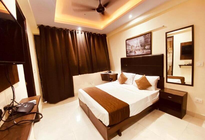 デラックスルーム, Admire Inn Atta Market, Noida Sector 18