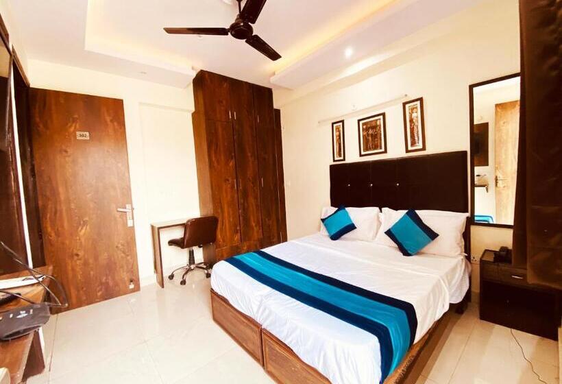 デラックスルーム, Admire Inn Atta Market, Noida Sector 18