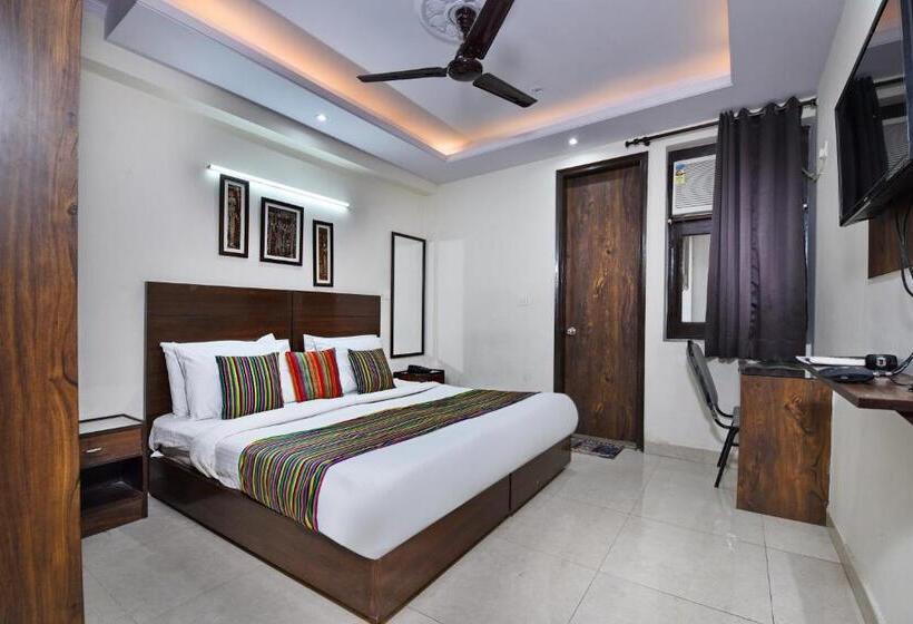 Номер Deluxe с Балконом, Admire Inn Atta Market, Noida Sector 18