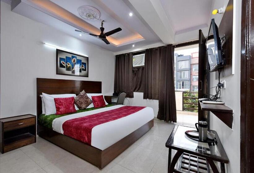 バルコニー付きデラックスルーム, Admire Inn Atta Market, Noida Sector 18