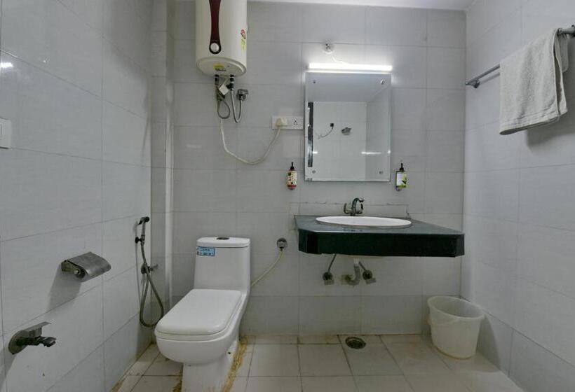 Номер Deluxe с Балконом, Admire Inn Atta Market, Noida Sector 18