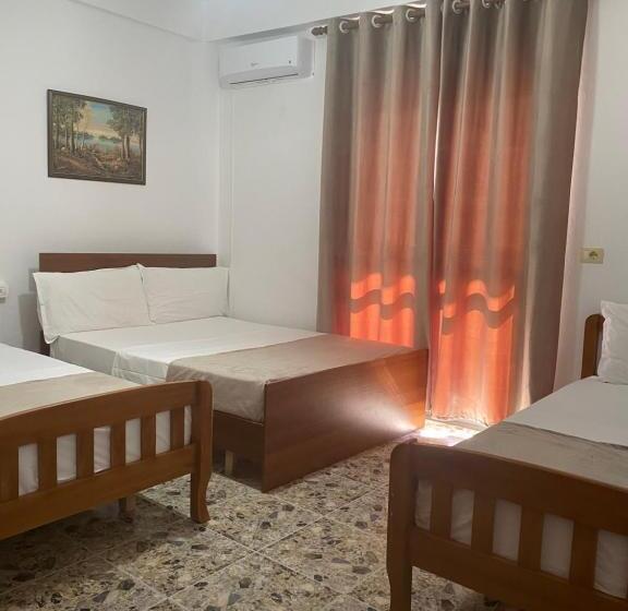 可看到停车场的标准间, Vila M Vera Rooms With Kitchen And Apartments