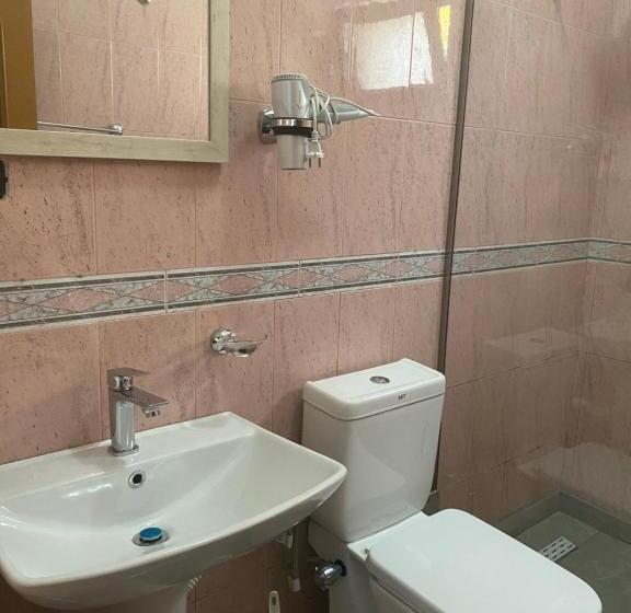 可看到停车场的标准间, Vila M Vera Rooms With Kitchen And Apartments