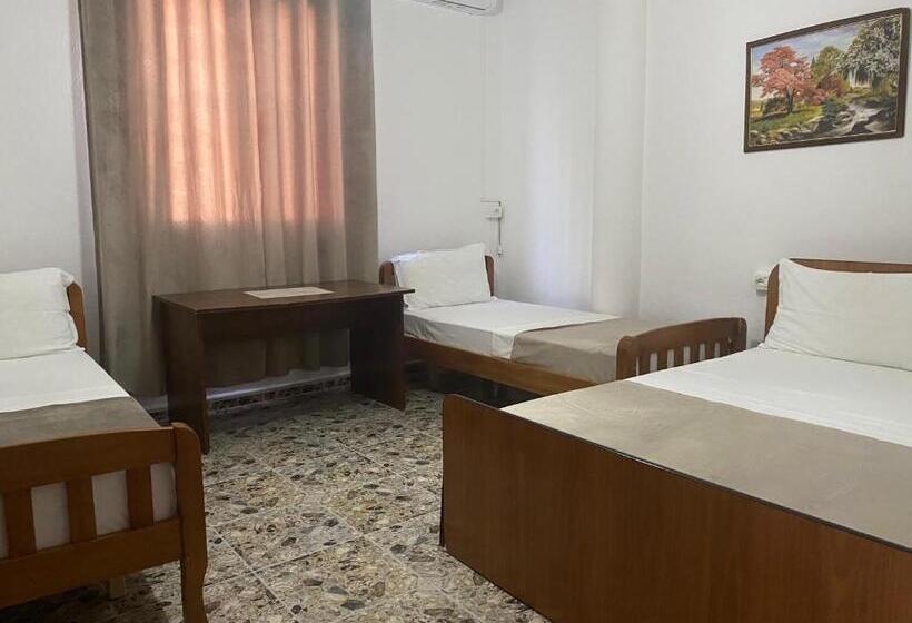 可看到停车场的标准间, Vila M Vera Rooms With Kitchen And Apartments