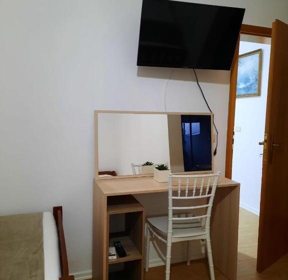 家庭间, Vila M Vera Rooms With Kitchen And Apartments