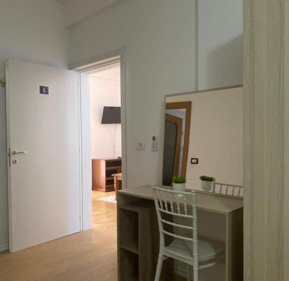 可看到停车场的标准间, Vila M Vera Rooms With Kitchen And Apartments