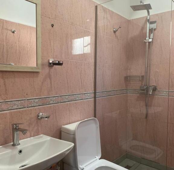 可看到停车场的标准间, Vila M Vera Rooms With Kitchen And Apartments