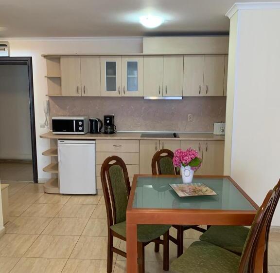 דירת שני חדרים, Arena Apart Complex