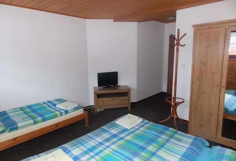 标准三人间, Penzion U Hajneho Bedricha