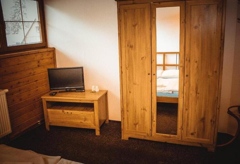 标准三人间, Penzion U Hajneho Bedricha