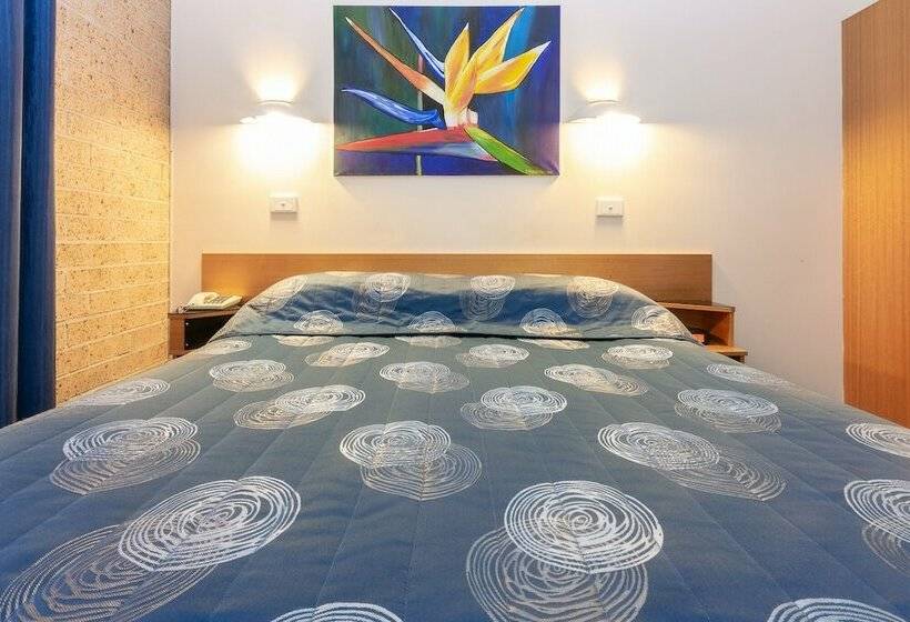 اتاق لوکس, Cedar Lodge Motel