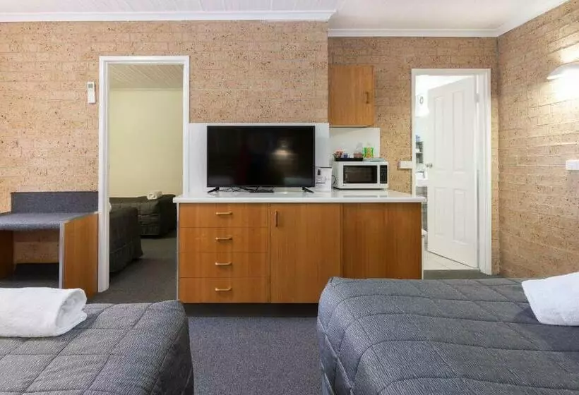 سوئیت 2 خوابه, Cedar Lodge Motel