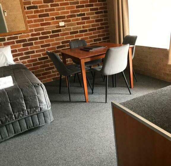 سوئیت 2 خوابه, Cedar Lodge Motel