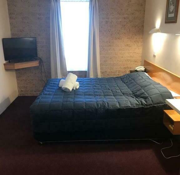 سوئیت 2 خوابه, Cedar Lodge Motel