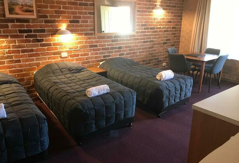 سوئیت 2 خوابه, Cedar Lodge Motel