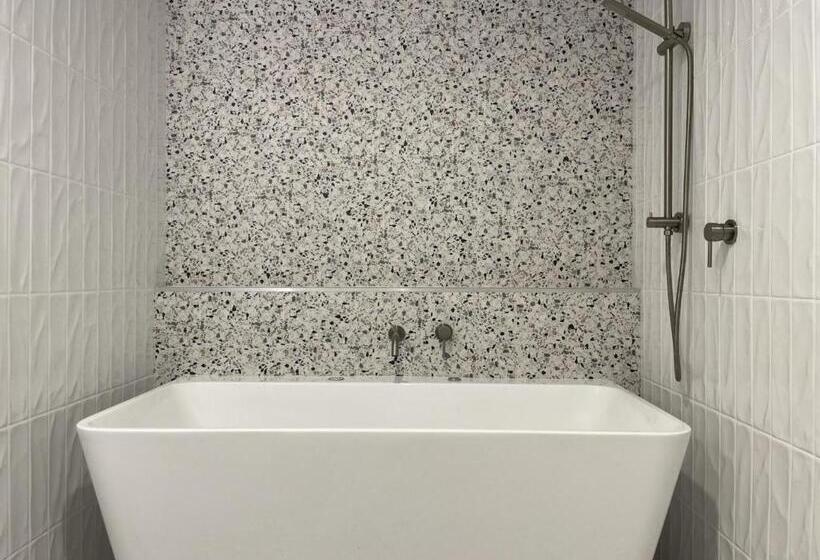 1ベッドルームアパートメント, Corrigans Cove