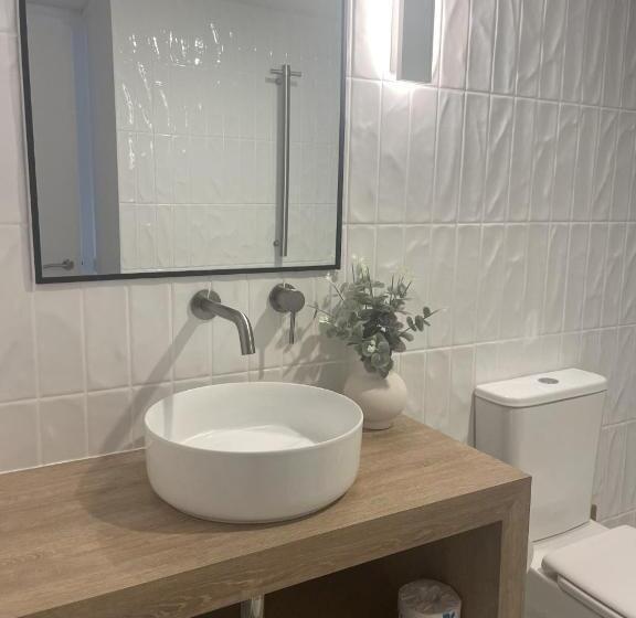 1ベッドルームアパートメント, Corrigans Cove