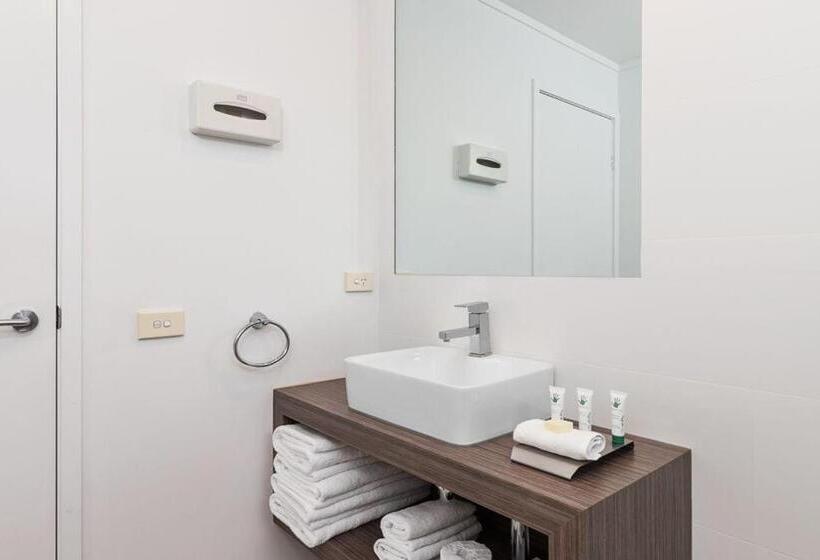 プールビューの2ベッドルームアパート, Corrigans Cove