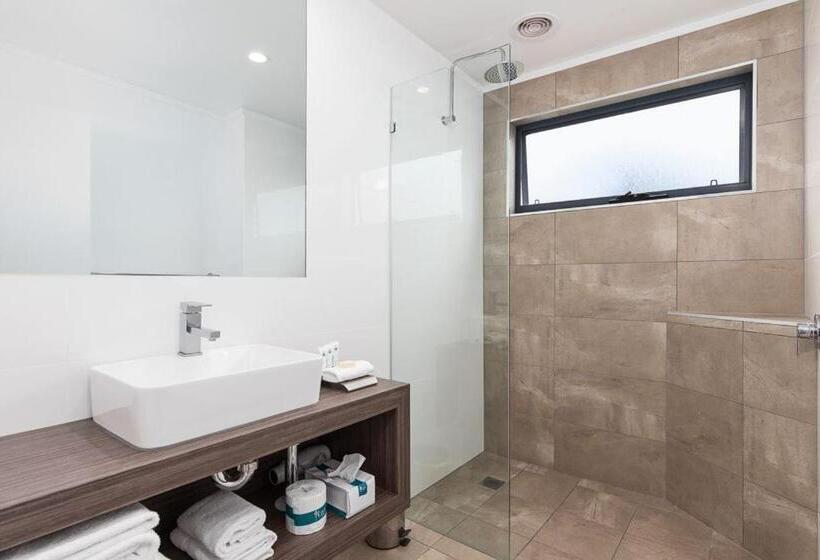 プールビューの2ベッドルームアパート, Corrigans Cove