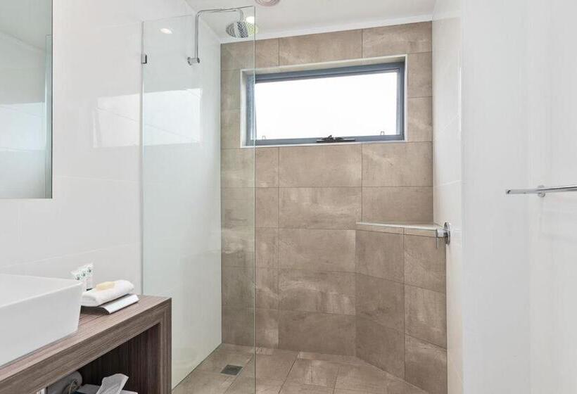 プールビューの2ベッドルームアパート, Corrigans Cove