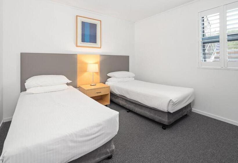 2 Bedroom Apartment with Views, Corrigans Cove