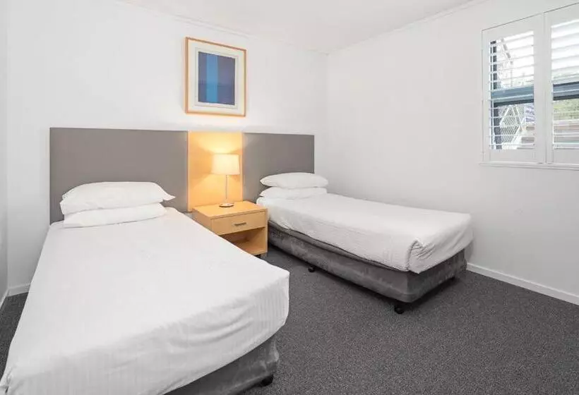 2 Bedroom Apartment with Views, Corrigans Cove