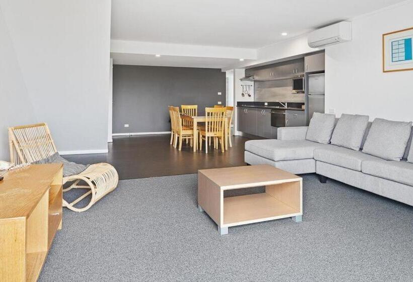 2 Bedroom Apartment with Views, Corrigans Cove