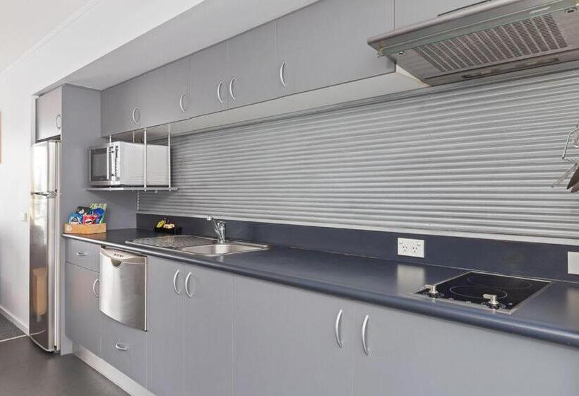 2 Bedroom Apartment with Views, Corrigans Cove