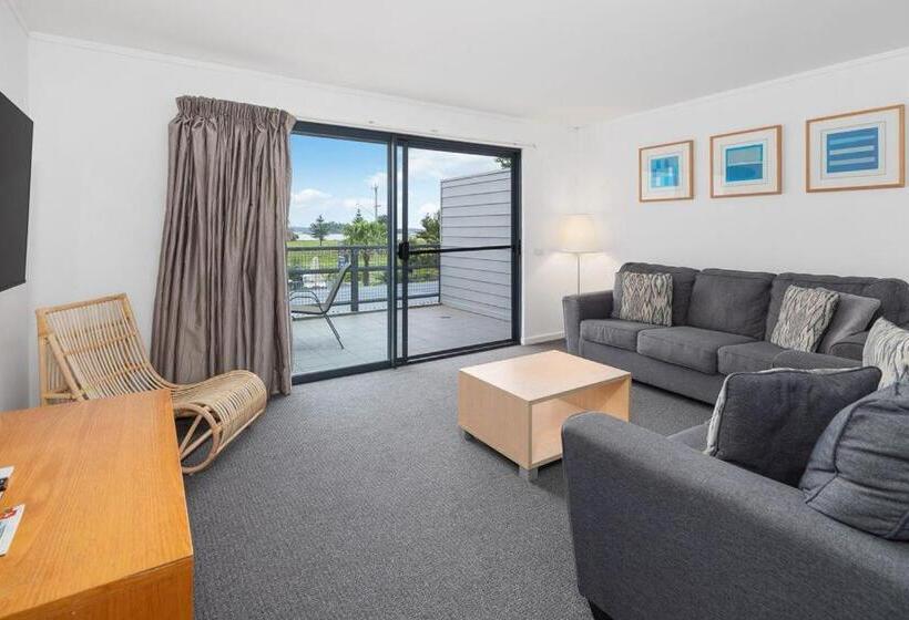 3ベッドルームアパートメント, Corrigans Cove